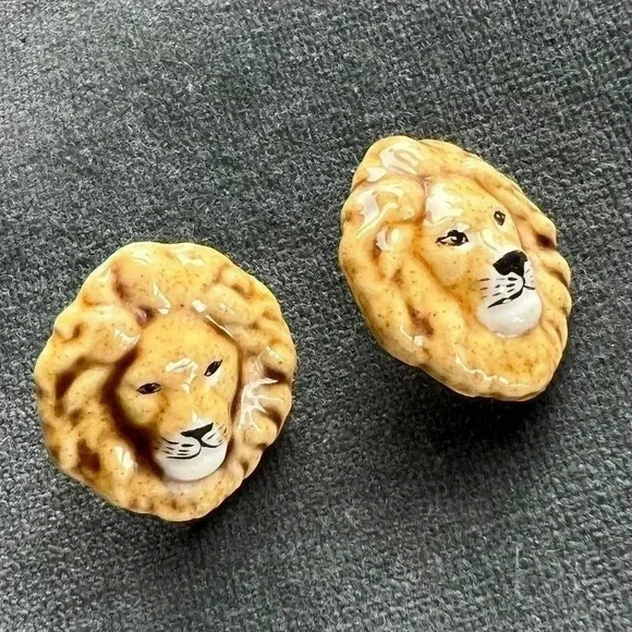 Vintage Ceramic Lion Head Earrings Leo lightweight Studs - Picture 3 of 4